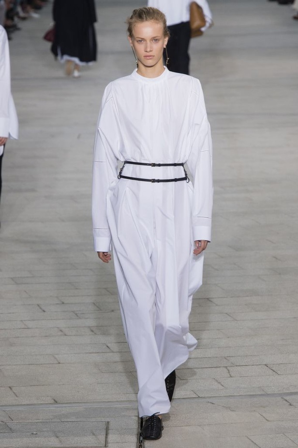 عرض أزياء Jil Sander لموسمي ربيع وصيف 2018!