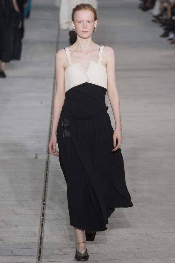 عرض أزياء Jil Sander لموسمي ربيع وصيف 2018!