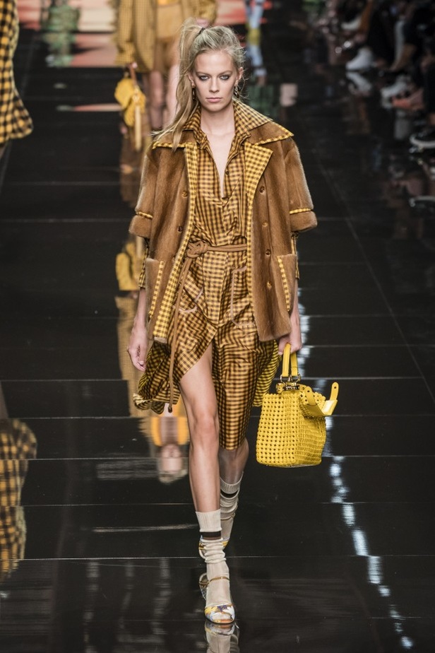 اسبوع الموضة في ميلان 2019 أزياء FENDI  الفاخرة  من ميلان لربيع وصيف 2020