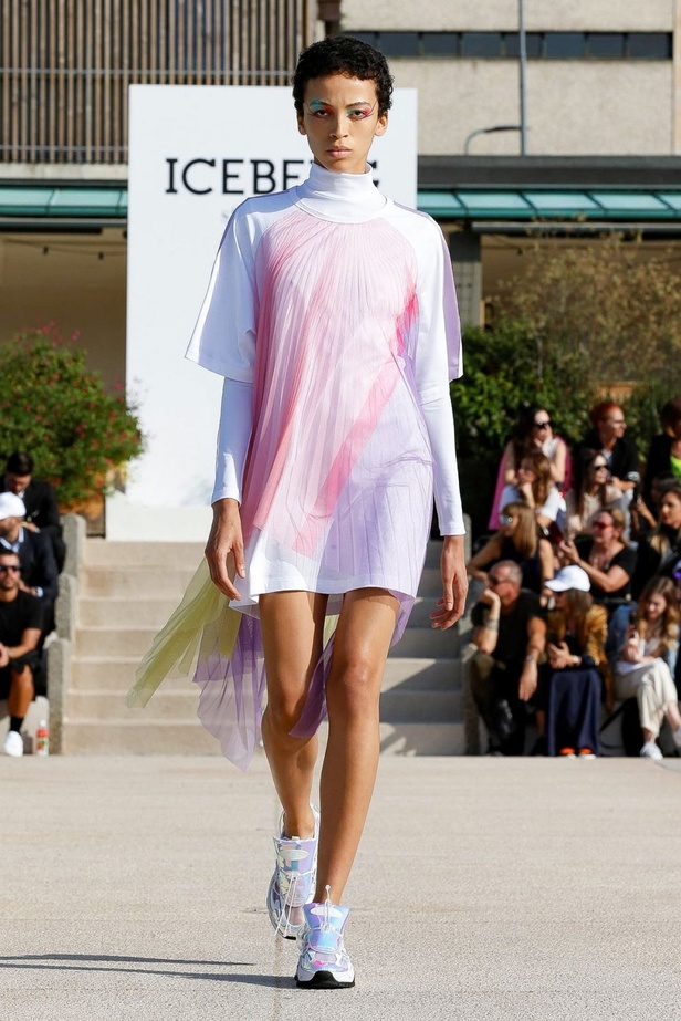 اسبوع الموضة في ميلان 2019 عرض أزياء ICEBERG لربيع وصيف 2020