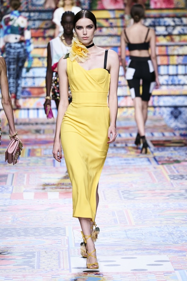 عرض ازياء dolce & gabbana لربيع وصيف 2021 ضمن أسبوع الموضة في ميلانو