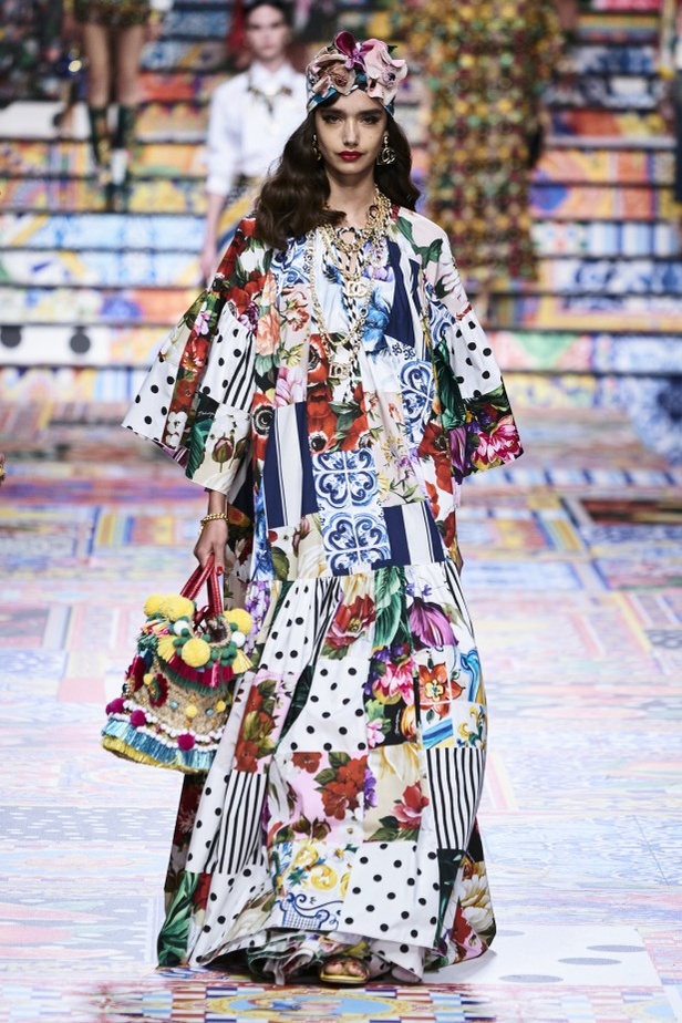 عرض ازياء dolce & gabbana لربيع وصيف 2021 ضمن أسبوع الموضة في ميلانو