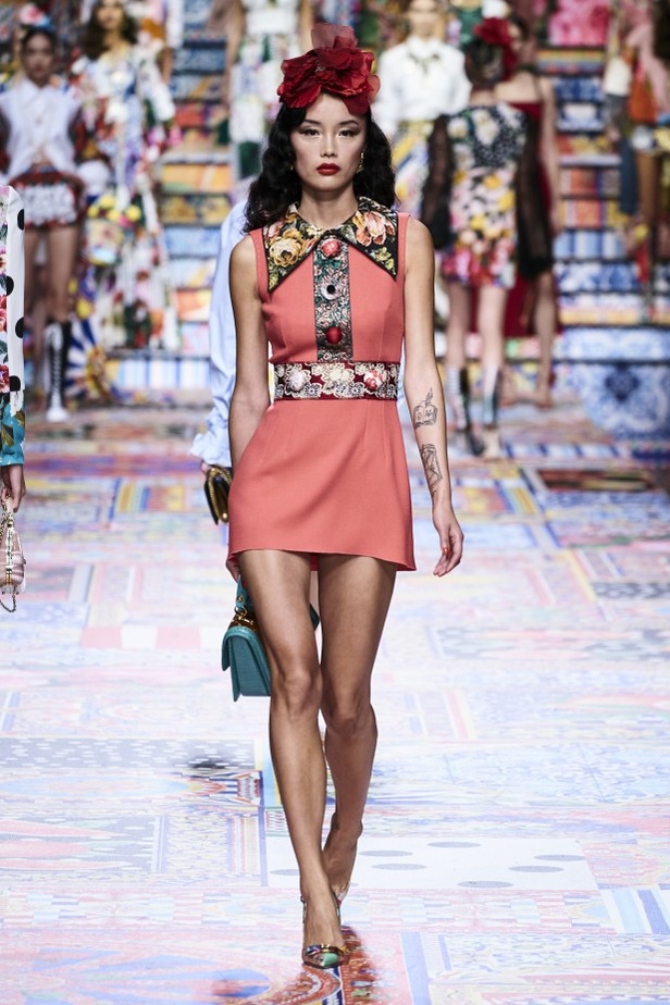 عرض ازياء dolce & gabbana لربيع وصيف 2021 ضمن أسبوع الموضة في ميلانو