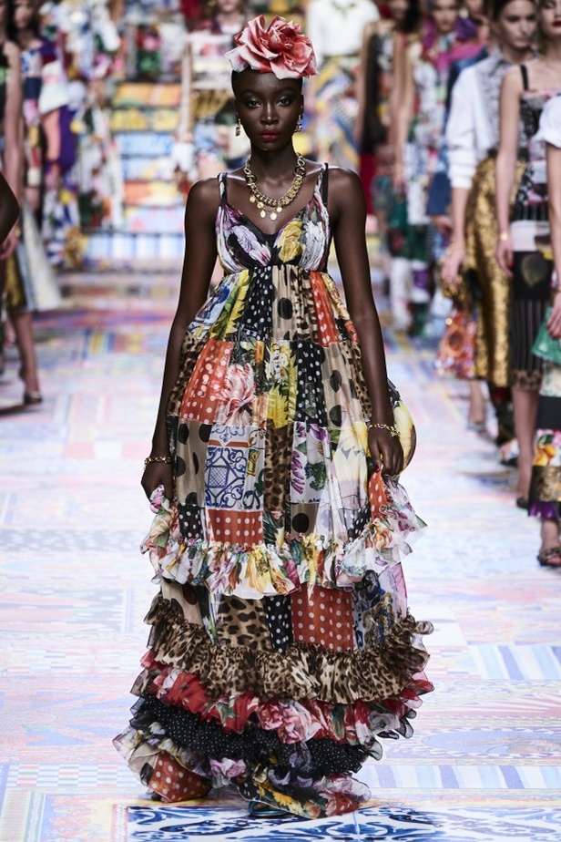 عرض ازياء dolce & gabbana لربيع وصيف 2021 ضمن أسبوع الموضة في ميلانو