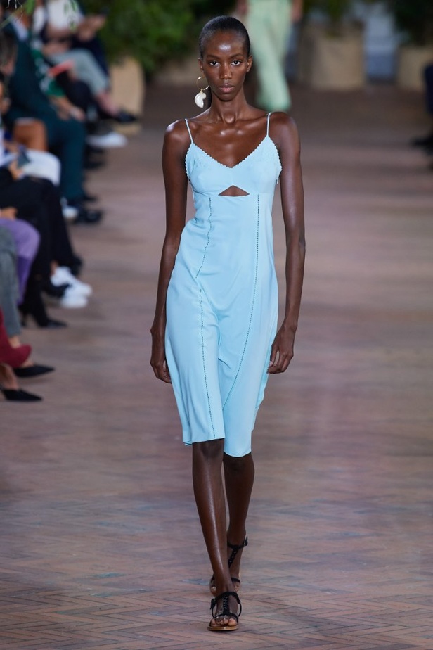 عرض ازياء Alberta Ferretti من أسبوع الموضة في ميلانو لربيع وصيف 2020