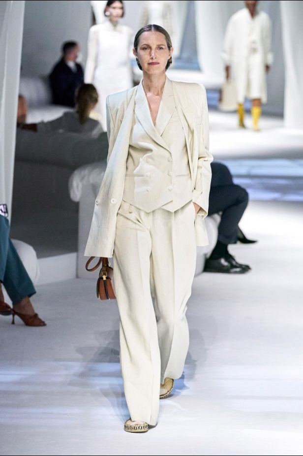 عرض ازياء Fendi لربيع وصيف 2021 من اسبوع الموضة في ميلانو 