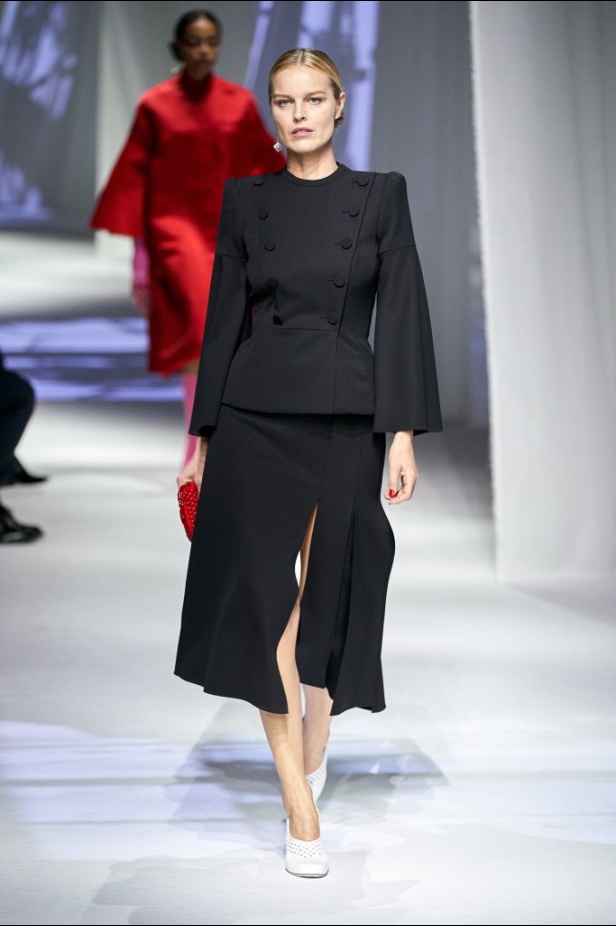 عرض ازياء Fendi لربيع وصيف 2021 من اسبوع الموضة في ميلانو 