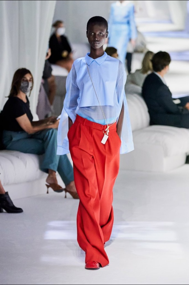 عرض ازياء Fendi لربيع وصيف 2021 من اسبوع الموضة في ميلانو 