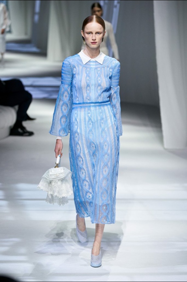 عرض ازياء Fendi لربيع وصيف 2021 من اسبوع الموضة في ميلانو 
