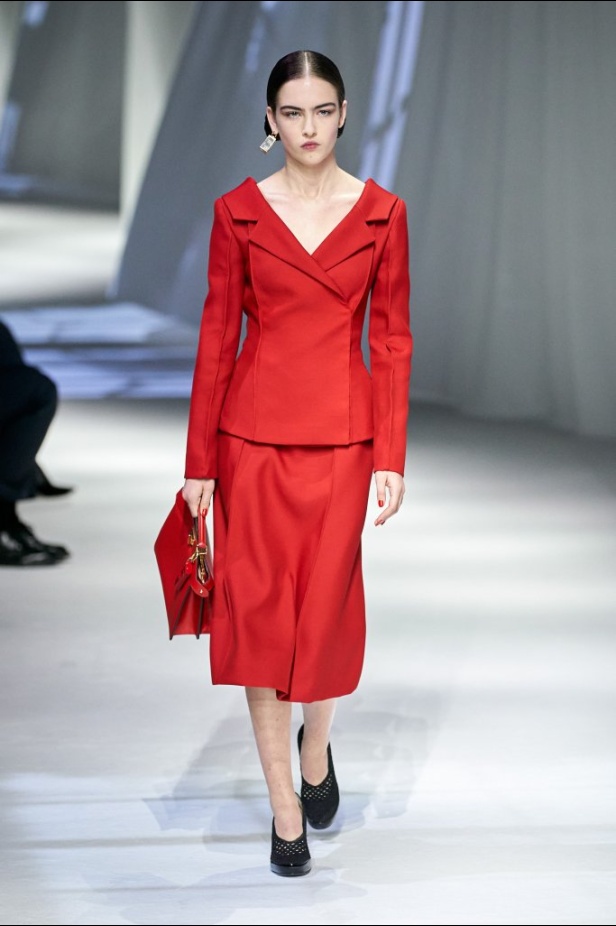 عرض ازياء Fendi لربيع وصيف 2021 من اسبوع الموضة في ميلانو 