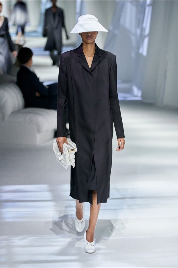 عرض ازياء Fendi لربيع وصيف 2021 من اسبوع الموضة في ميلانو 