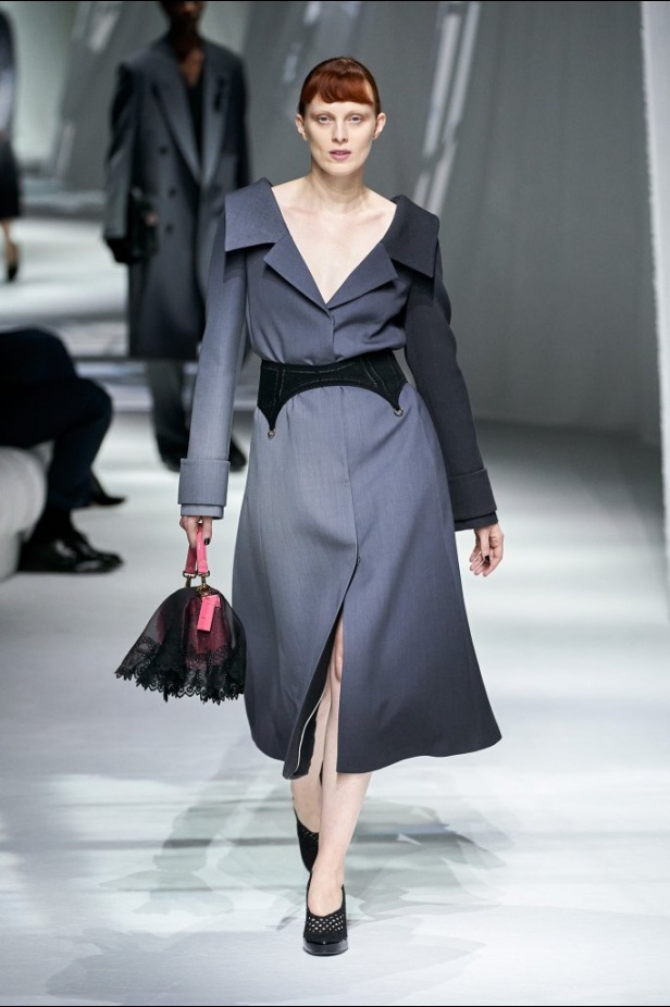 عرض ازياء Fendi لربيع وصيف 2021 من اسبوع الموضة في ميلانو 