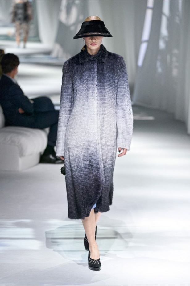عرض ازياء Fendi لربيع وصيف 2021 من اسبوع الموضة في ميلانو 