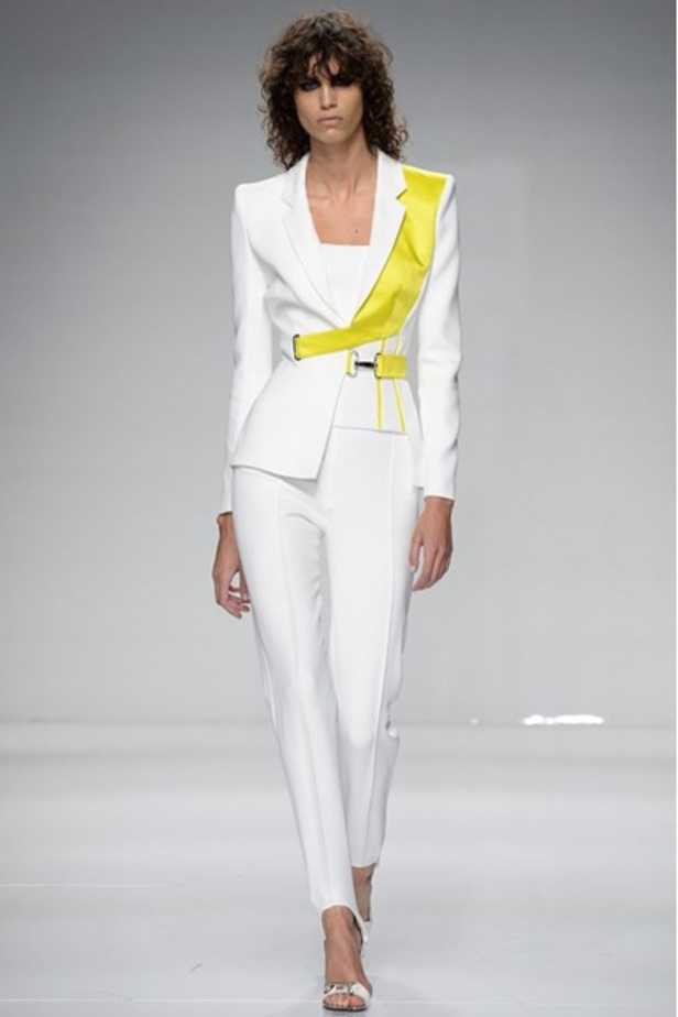 عرض فيرساتشي للأزياء الفاخرة لربيع وصيف 2016