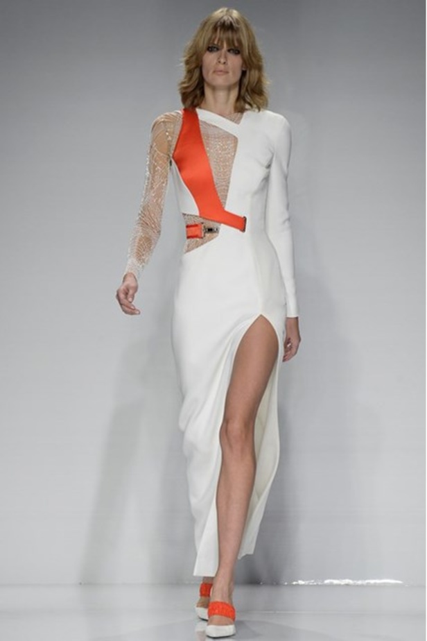 عرض فيرساتشي للأزياء الفاخرة لربيع وصيف 2016