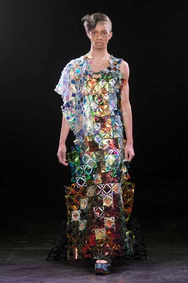 تصاميم صاخبة في مجموعة Yuima Nakazato لربيع وصيف 2017