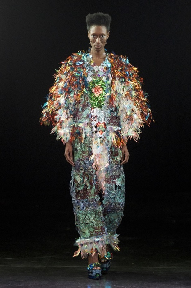 تصاميم صاخبة في مجموعة Yuima Nakazato لربيع وصيف 2017