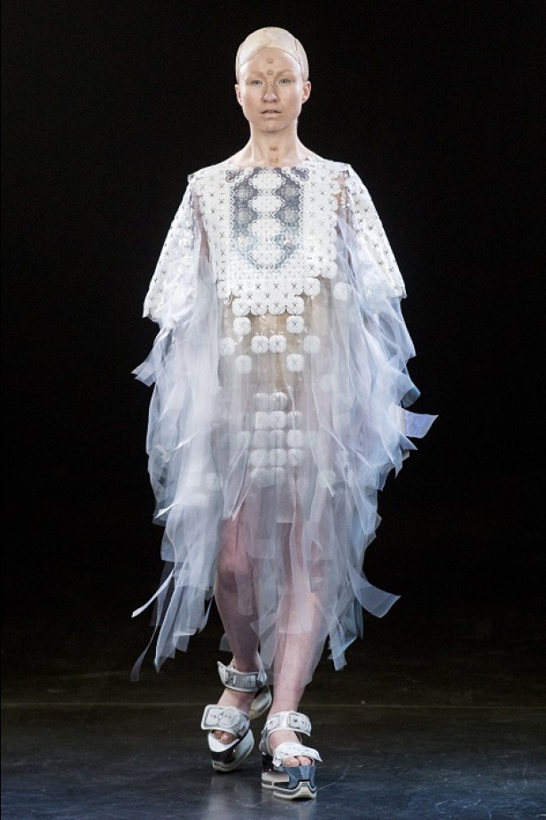 تصاميم صاخبة في مجموعة Yuima Nakazato لربيع وصيف 2017