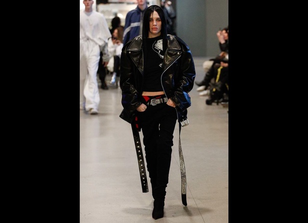 رسالة مبتكرة في مجموعة Vetements الجديدة !