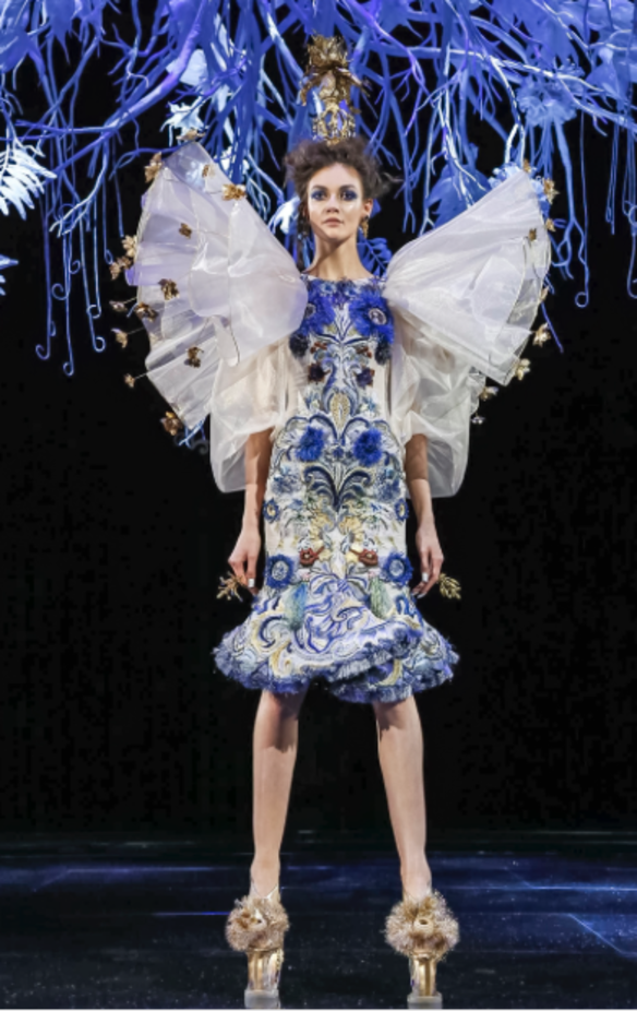 مجموعة Guo Pei للأزياء الفاخرة لربيع ٢٠١٨ !