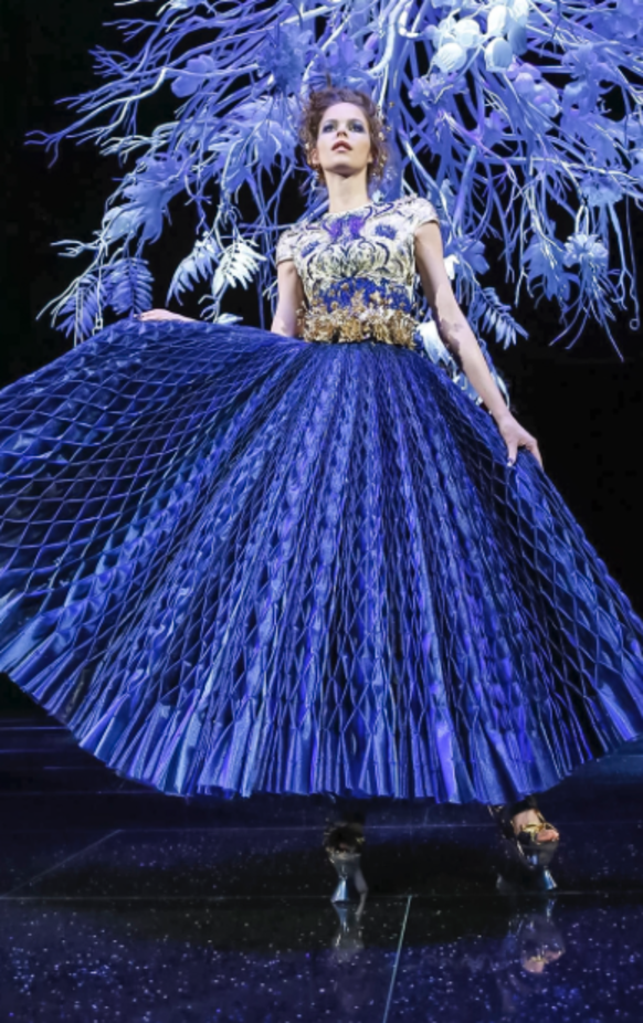 مجموعة Guo Pei للأزياء الفاخرة لربيع ٢٠١٨ !