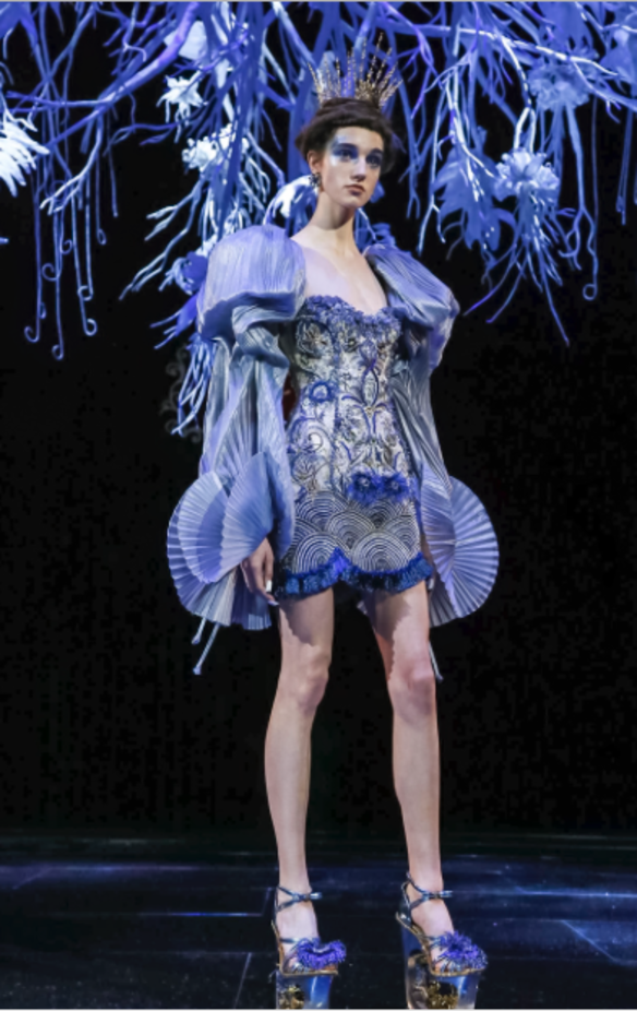 مجموعة Guo Pei للأزياء الفاخرة لربيع ٢٠١٨ !