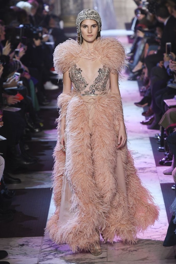 ايلي صعب يحتفل بالحياة في مجموعته لربيع وصيف 2018