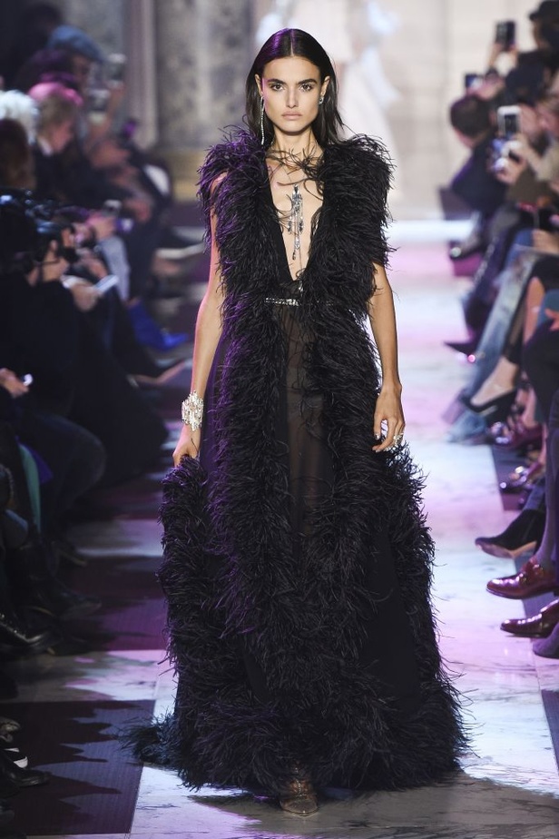 ايلي صعب يحتفل بالحياة في مجموعته لربيع وصيف 2018