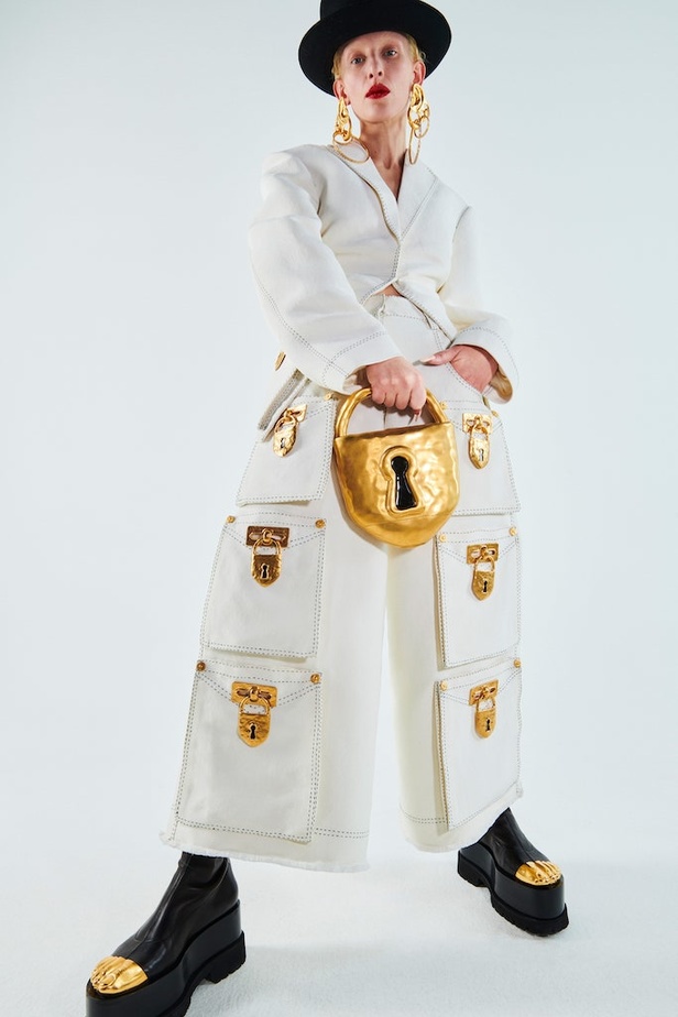 عرض ازياء سكياباريلي الهوت كوتور لربيع وصيف 2021