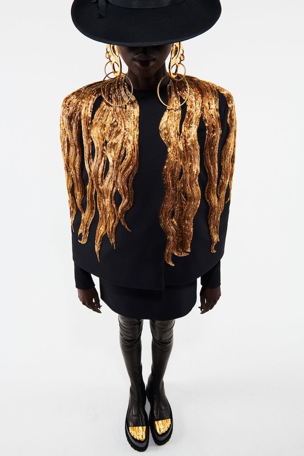 عرض ازياء سكياباريلي الهوت كوتور لربيع وصيف 2021