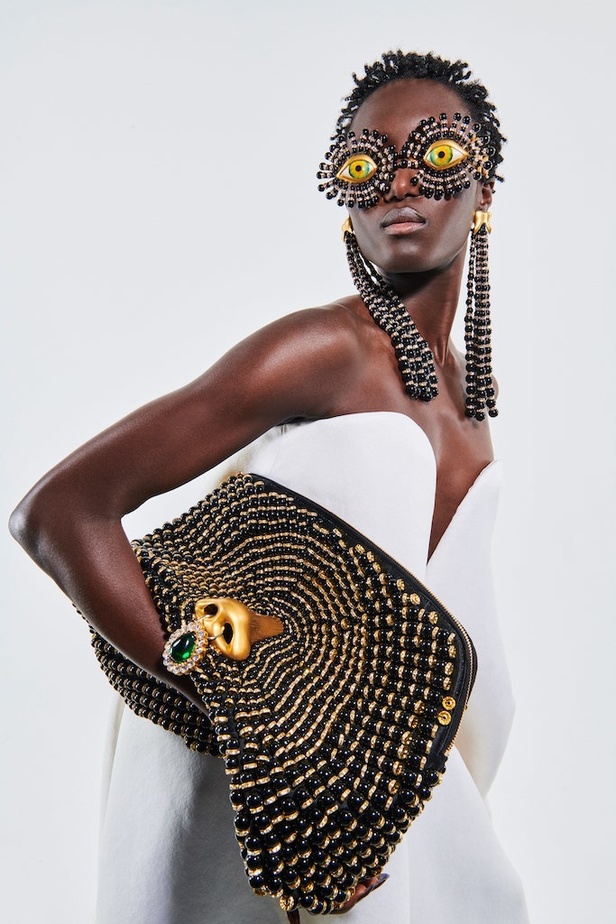 عرض ازياء سكياباريلي الهوت كوتور لربيع وصيف 2021