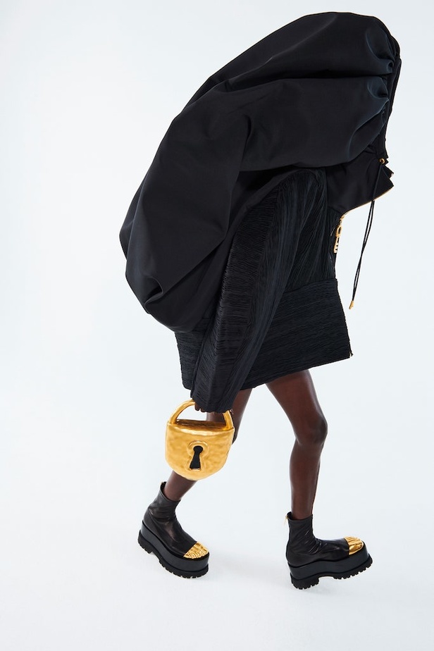 عرض ازياء سكياباريلي الهوت كوتور لربيع وصيف 2021