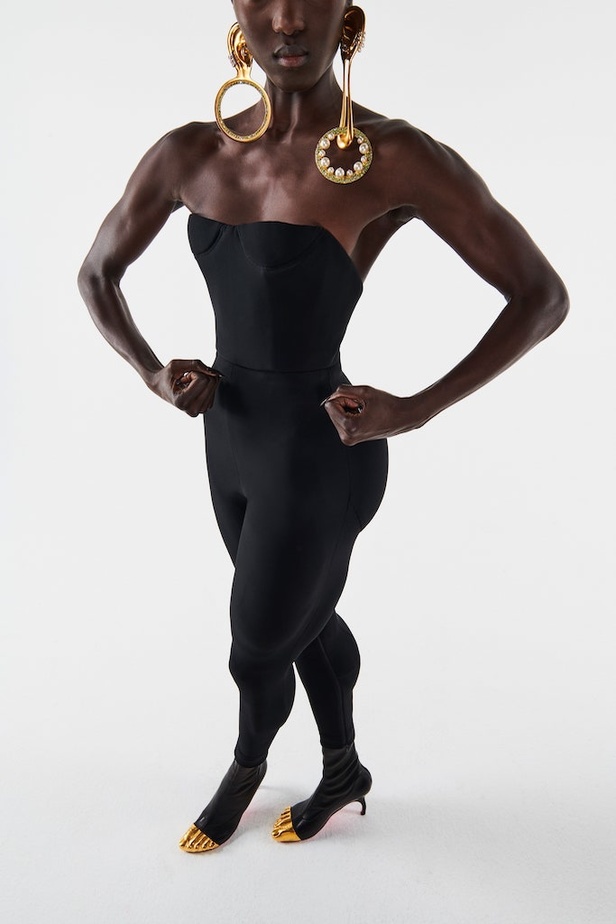 عرض ازياء سكياباريلي الهوت كوتور لربيع وصيف 2021