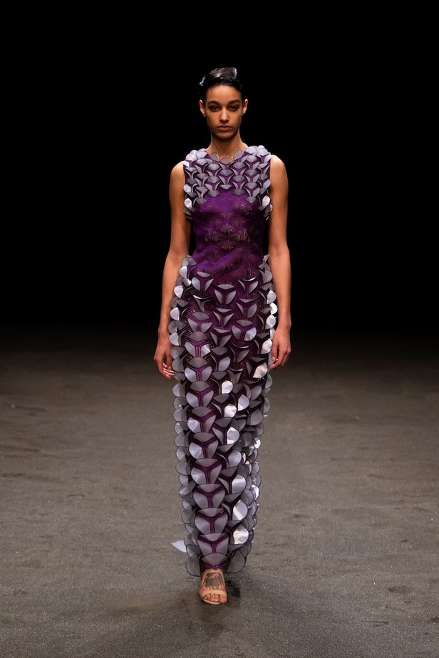 عرض أزياء ايريس فان هيربن للهوت كوتور لربيع وصيف 2021 ضمن أسبوع الموضة في باريس !