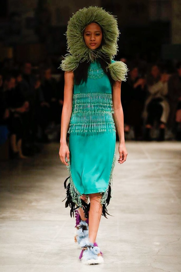 عرض أزياء Prada لخريف ٢٠١٧ !