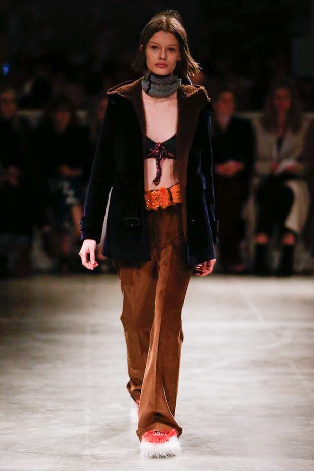 عرض أزياء Prada لخريف ٢٠١٧ !