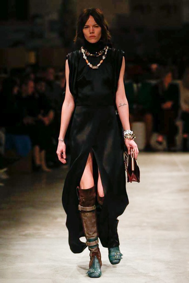 عرض أزياء Prada لخريف ٢٠١٧ !