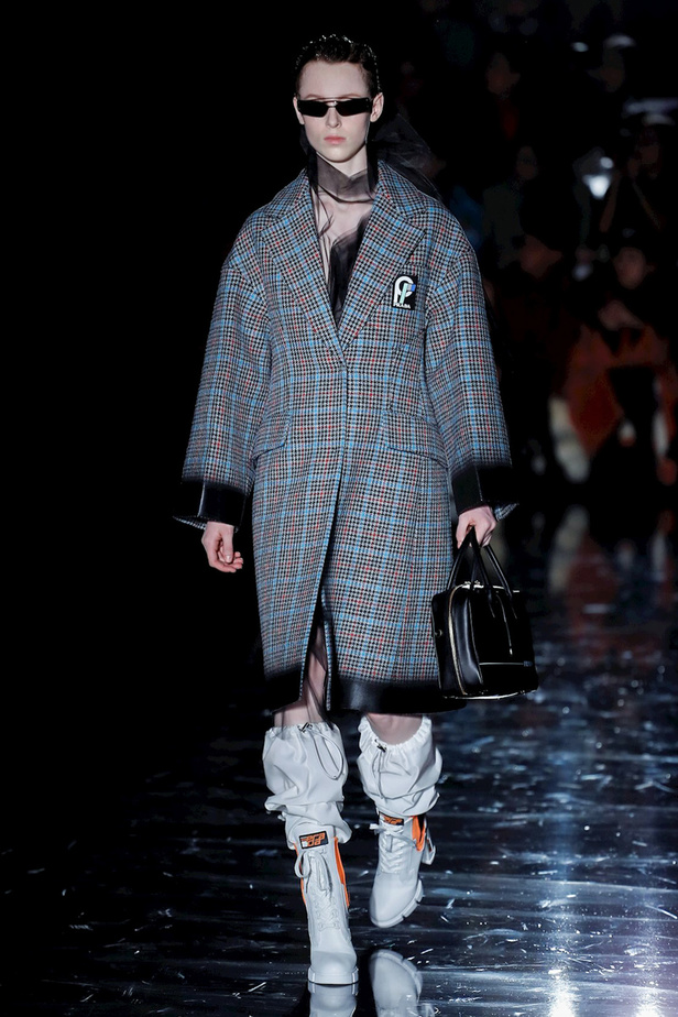 عرض ازياء برادا لخريف وشتاء 2018