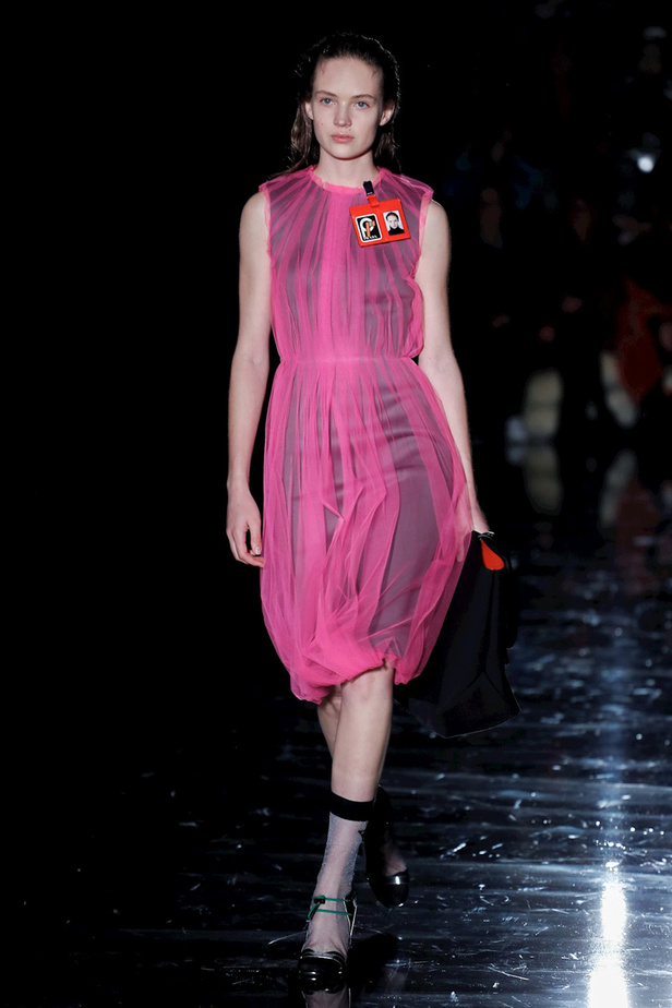 عرض ازياء برادا لخريف وشتاء 2018