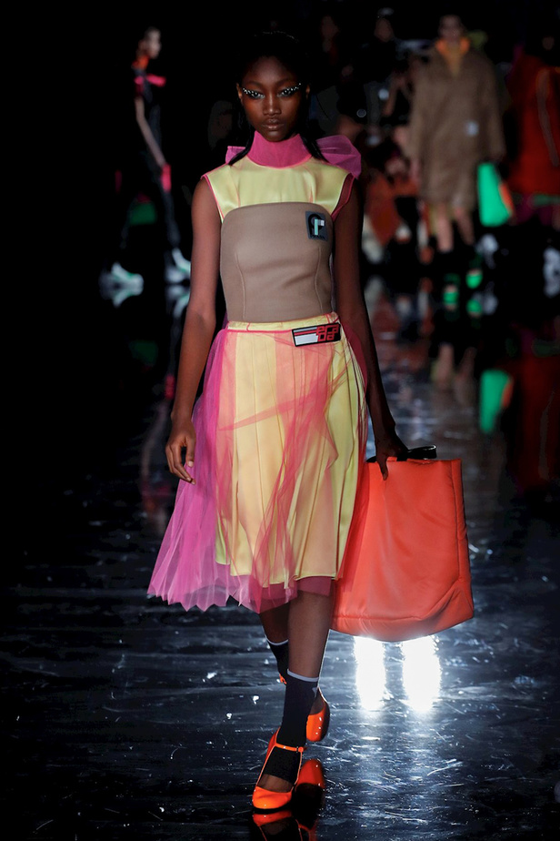 عرض ازياء برادا لخريف وشتاء 2018