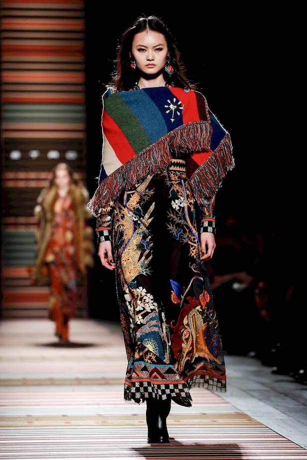 عرض ازياء ايترو لخريف وشتاء 2018