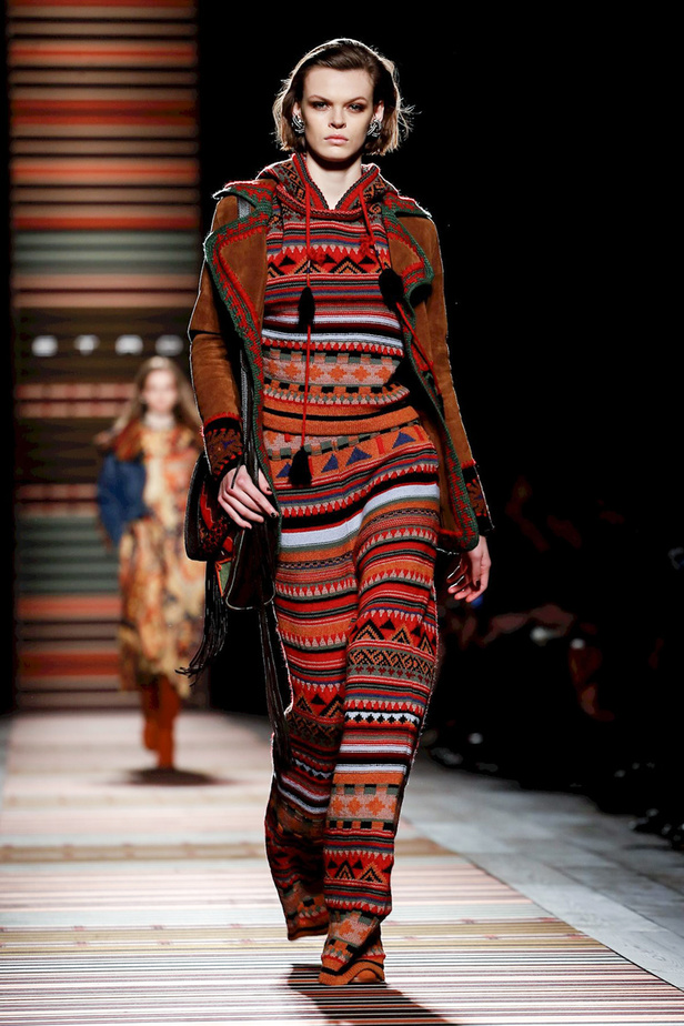 عرض ازياء ايترو لخريف وشتاء 2018