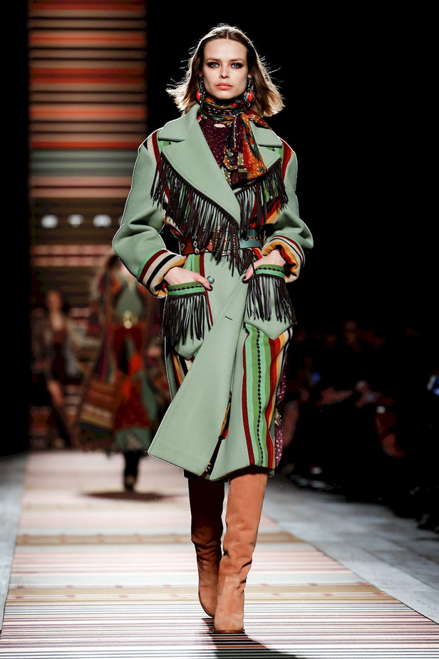 عرض ازياء ايترو لخريف وشتاء 2018