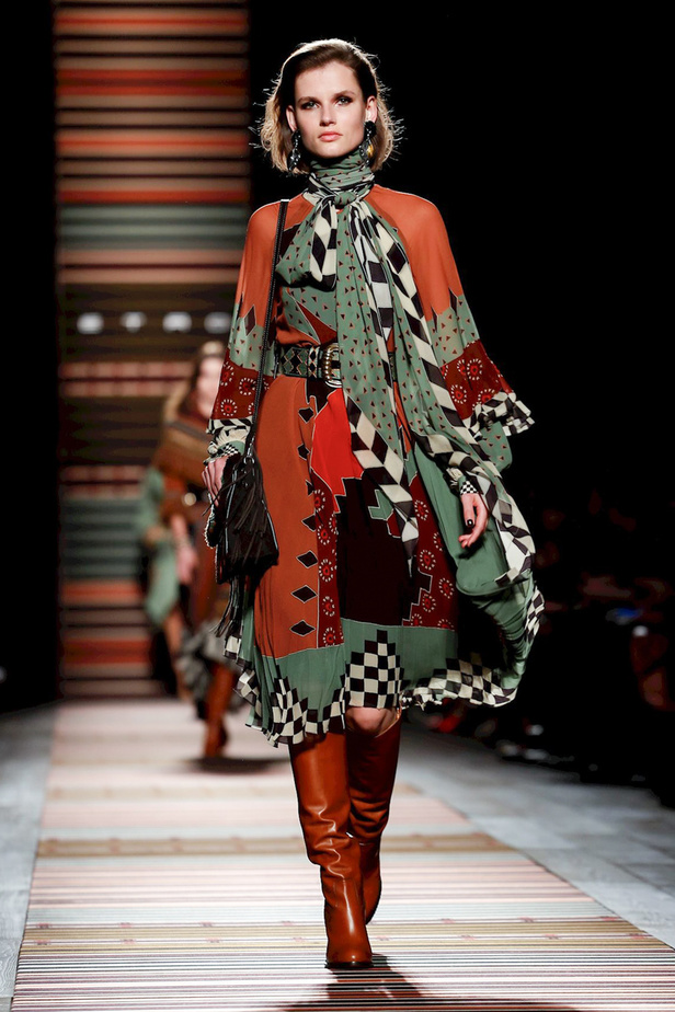 عرض ازياء ايترو لخريف وشتاء 2018