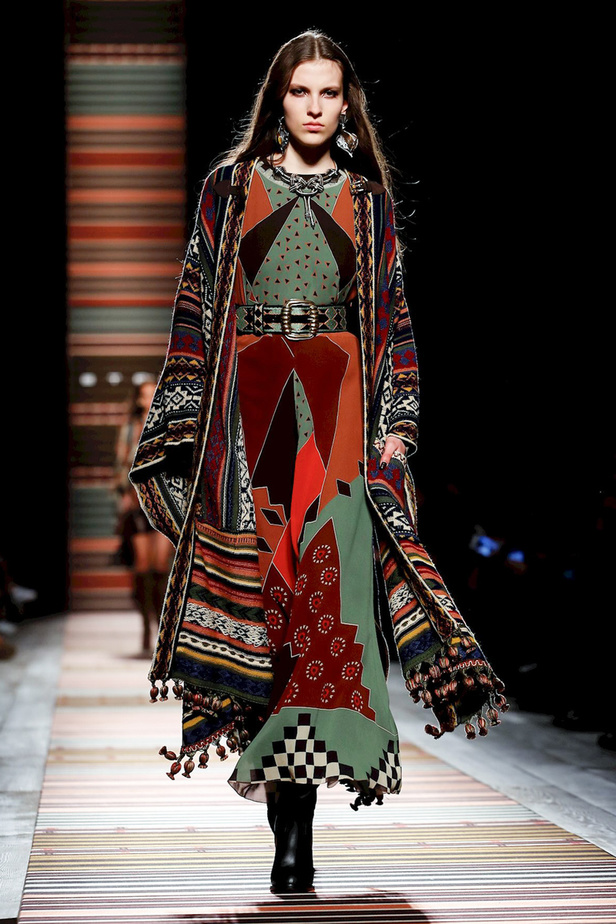 عرض ازياء ايترو لخريف وشتاء 2018