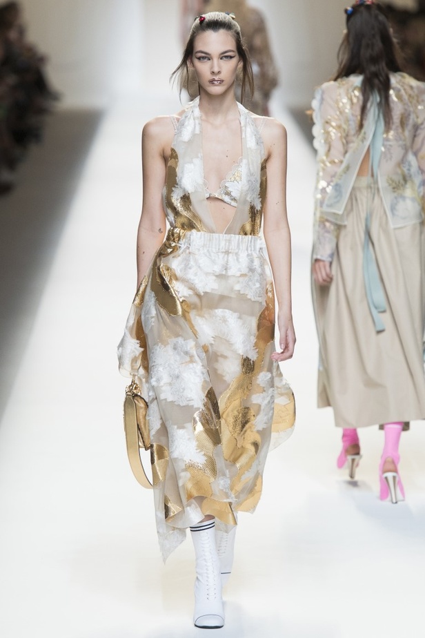 مجموعة فندي لموسم ربيع وصيف 2017