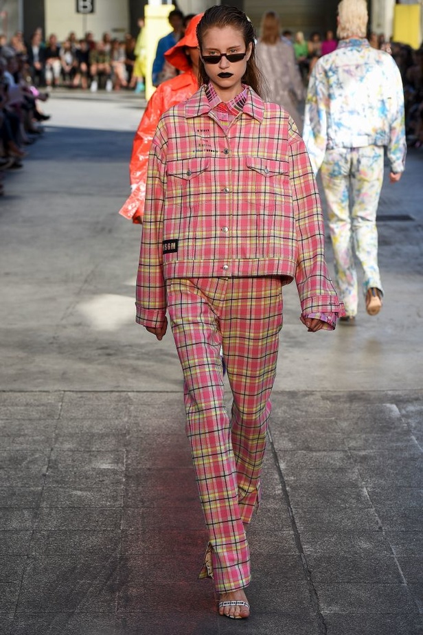عرض أزياء MSGM لموسمي ربيع وصيف 2018 !