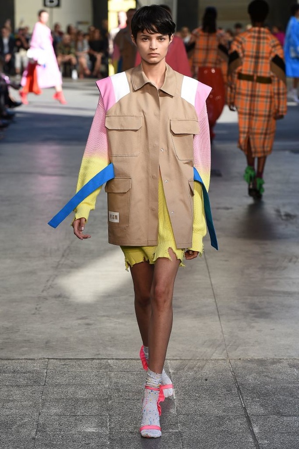 عرض أزياء MSGM لموسمي ربيع وصيف 2018 !