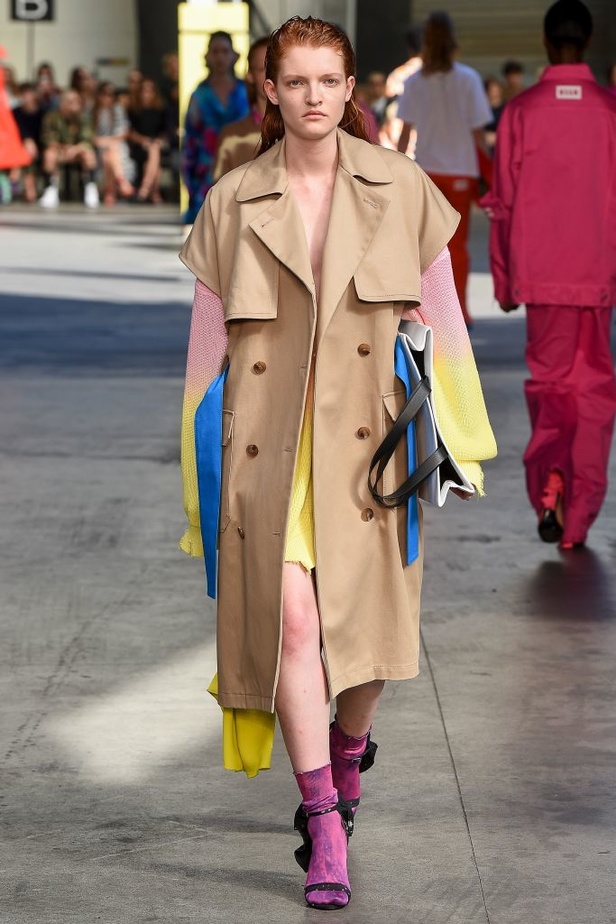 عرض أزياء MSGM لموسمي ربيع وصيف 2018 !