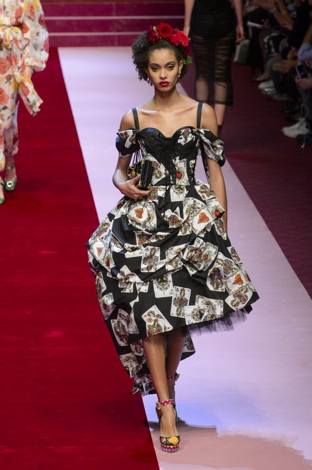 Dolce & Gabbana تجسّد الحبّ والجمّال في مجموعتها لربيع وصيف 2018 